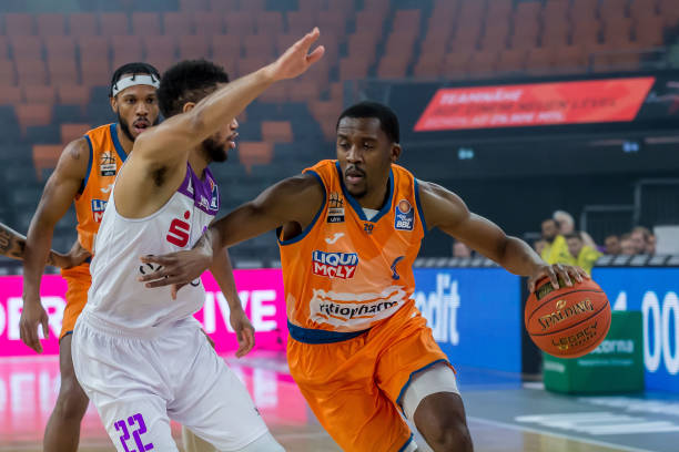 之间形成有 之间形成有