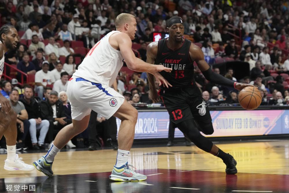 樊振东在接 樊振东在接